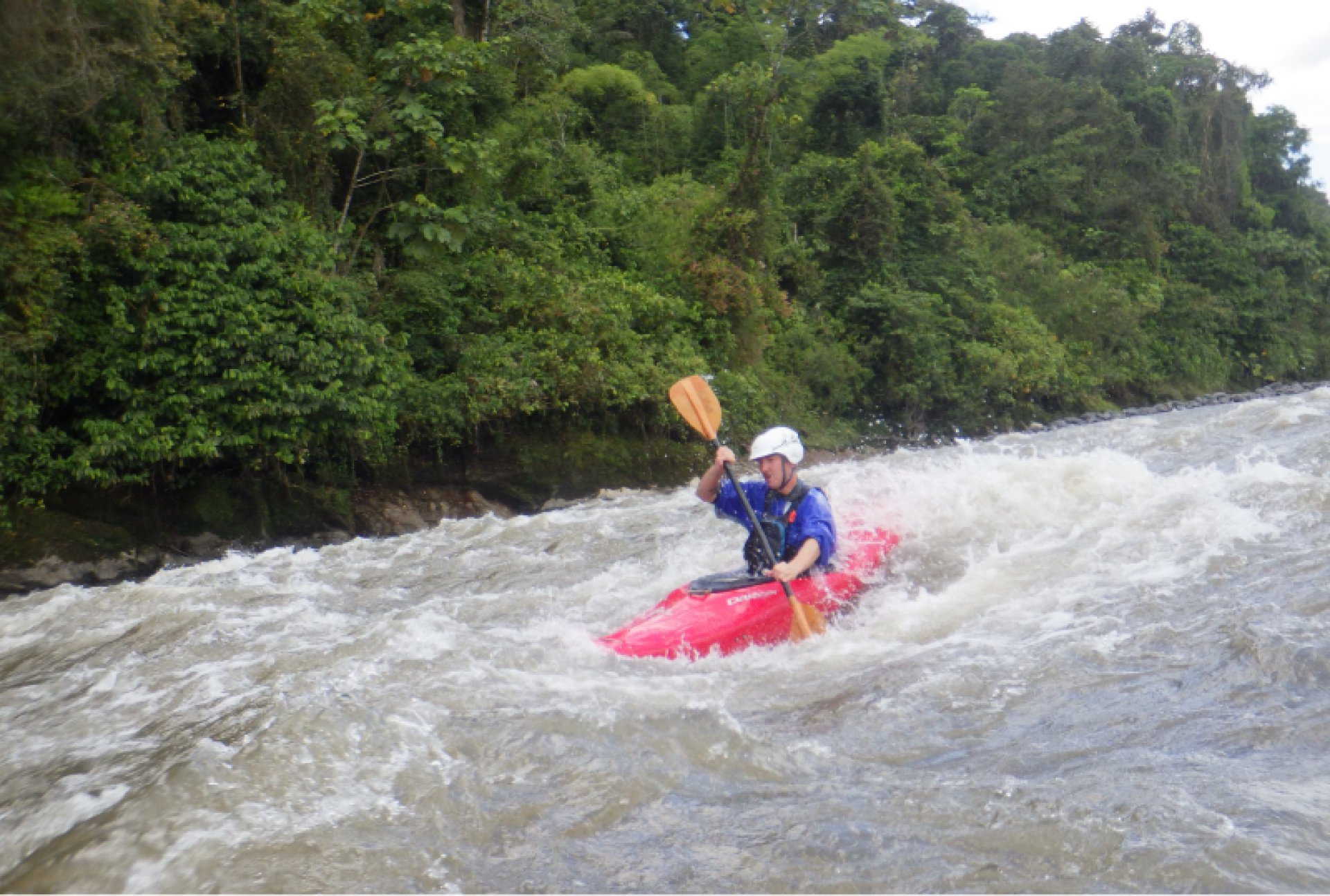 Excursiones de Kayak Puyo – “Aguas Rápidas Nivel III”