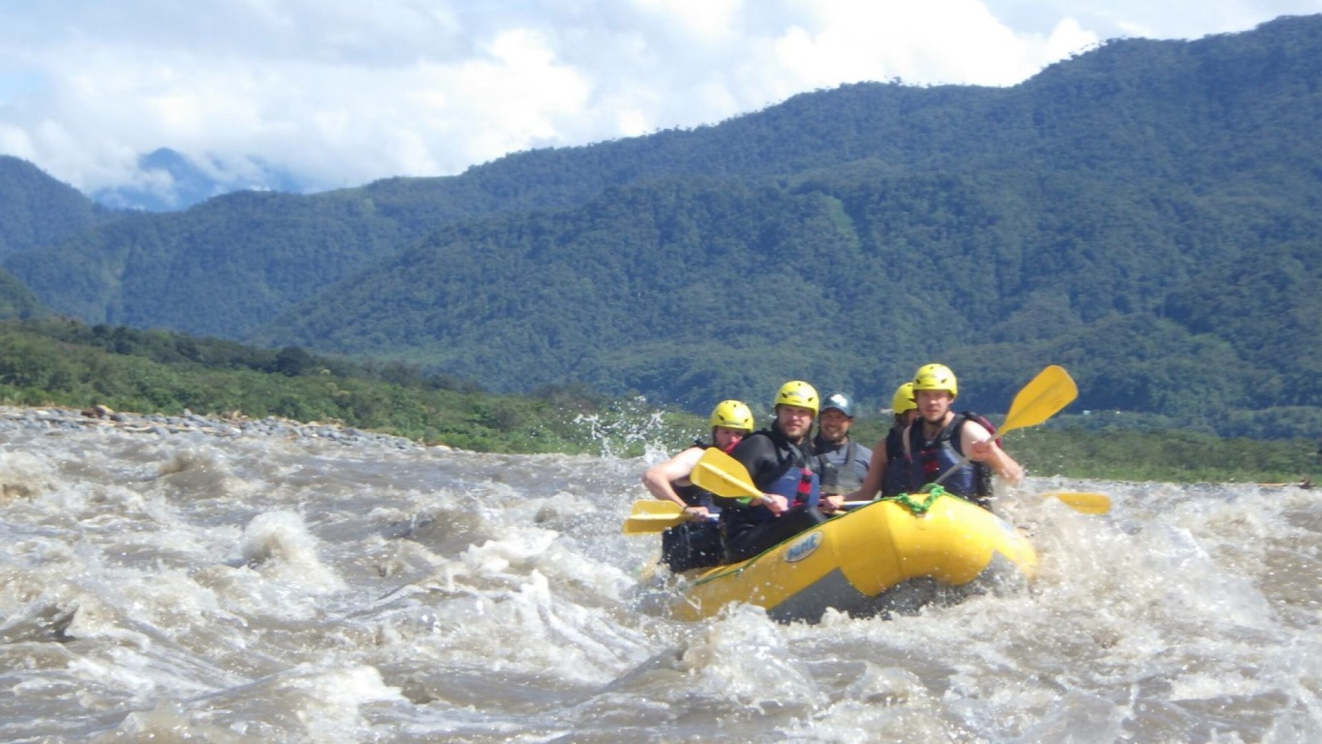 Rafting on the Pastaza River Level III + IV - Banos Ecuador