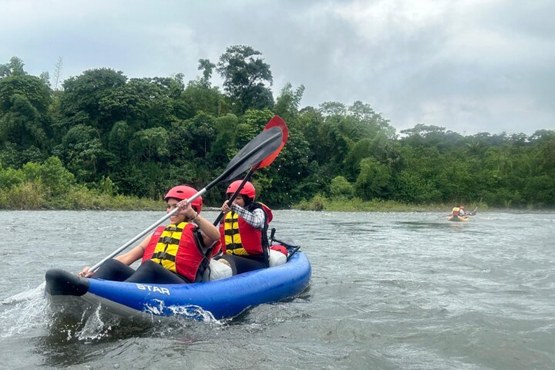  Foto Excursiones de Kayak Puyo - Aguas Calmadas Nivel I 